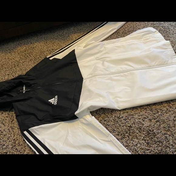 MENS BRAND NEW ADIDAS WINDBREAKER - Picture 2 of 3
